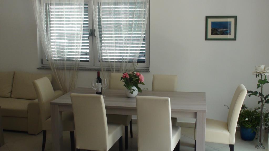 Apartments Eva Malinska Habitación foto