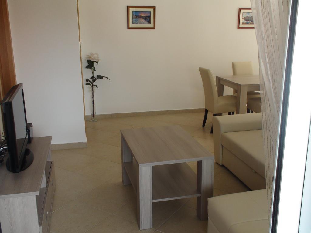Apartments Eva Malinska Habitación foto